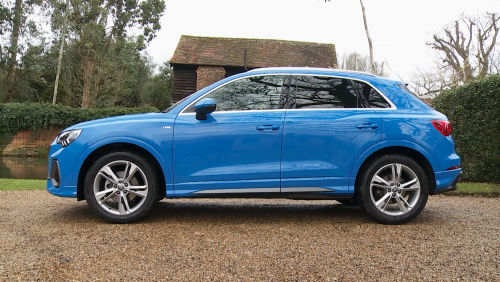 AUDI Q3 ESTATE 35 TFSI S Line 5dr [Tech Pack] view 1